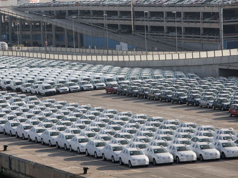 Dünya avtomobil şirkətləri bu ilin ilk yarısında istehsalı 2 milyon azaldacaq