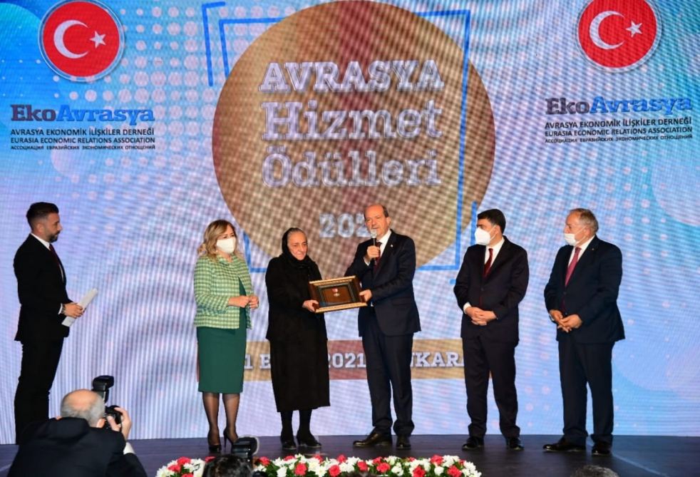 Şəhid general Polad Həşimov “Avrasiyaya Hizmət Ödülü”nə layiq görülüb