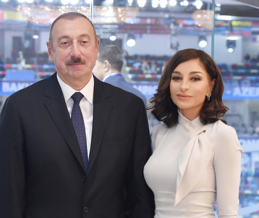 Prezident İlham Əliyev və birinci xanım Mehriban Əliyeva “Bakutel-2019” sərgisi ilə tanış olublar