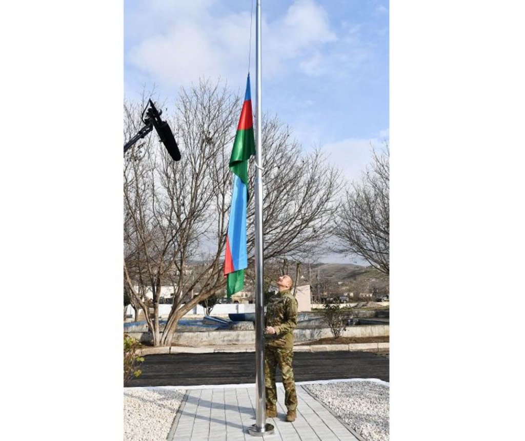 Prezident İlham Əliyev Qubadlı və Zəngilanda Azərbaycan bayrağını ucaldıb (FOTO)