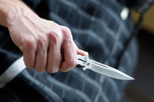 Şirvanda 27 yaşlı qız ölümcül bıçaqlandı