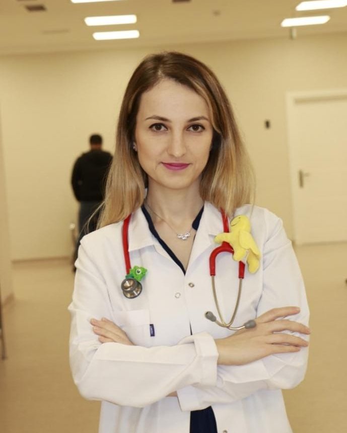Uzman pediatr Rahşan Şahin Çetinkaya: "Uşaqlara peyvəd vurduraraq onları xəstəliklərdən qoruyaq!"