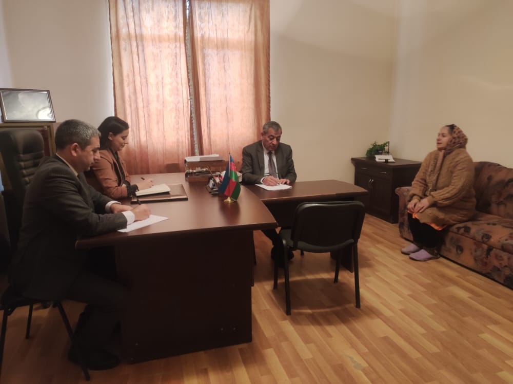 Səbinə Xasayeva Puta qəsəbəsində bir qrup vətəndaşı qəbul edib - FOTO