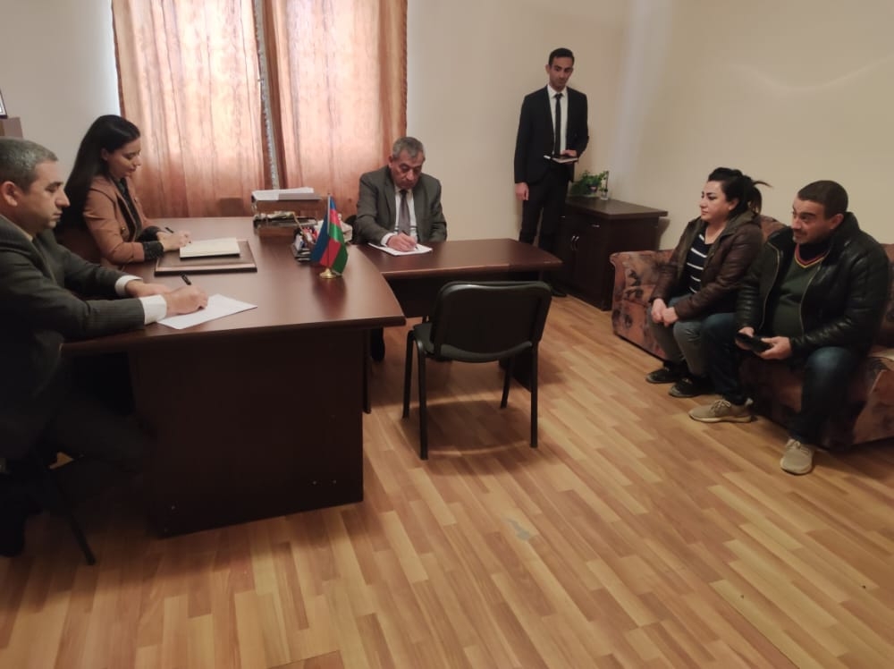Səbinə Xasayeva Puta qəsəbəsində bir qrup vətəndaşı qəbul edib - FOTO