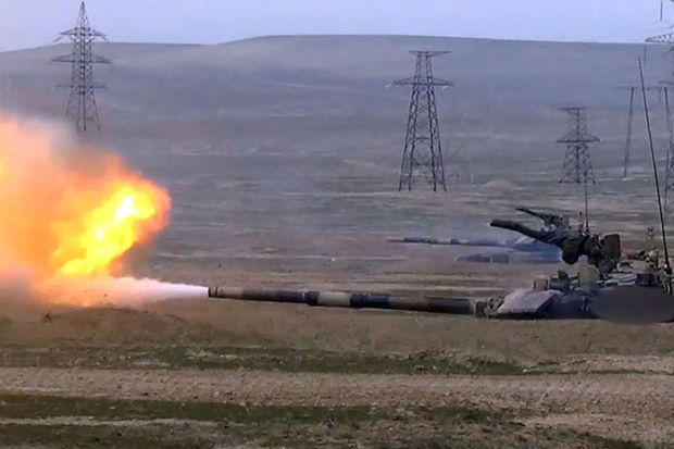 Azərbaycan Ordusunun tank heyətləri müxtəlif çalışmalar yerinə yetiriblər - VİDEO