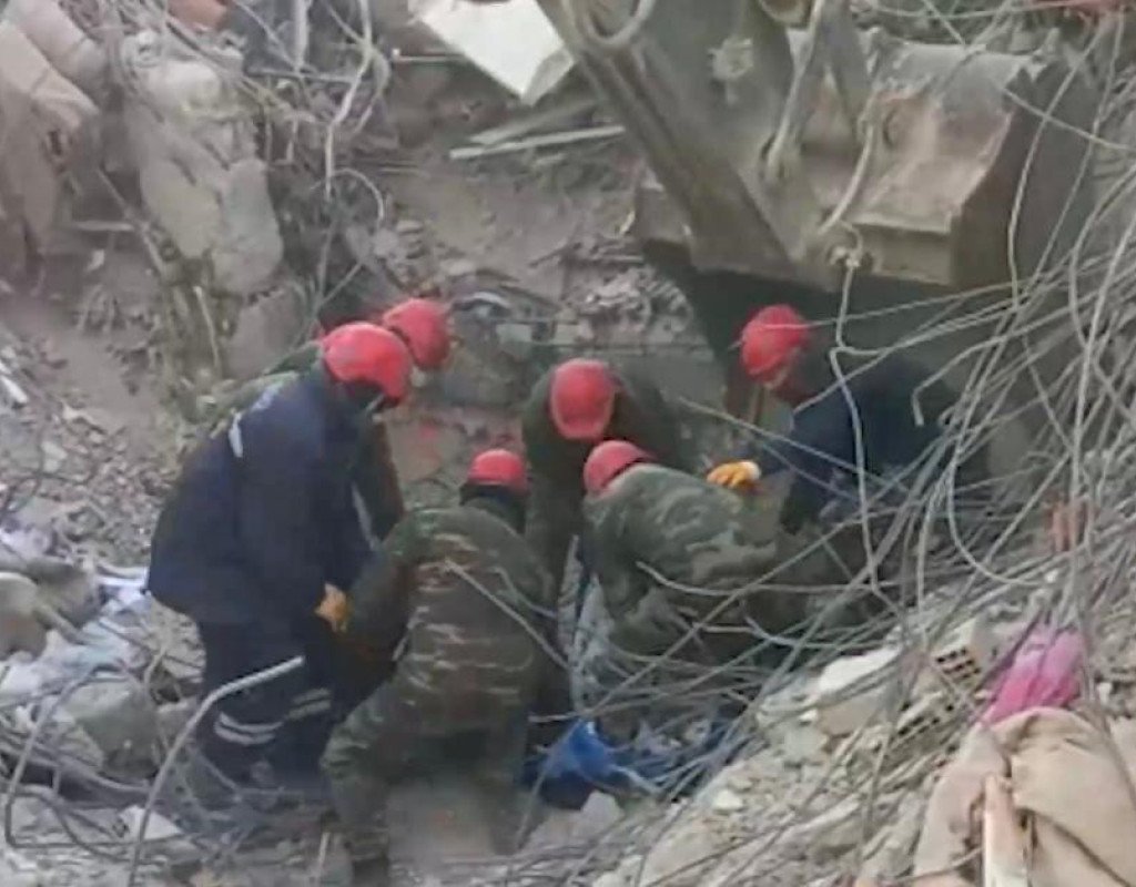 FHN xilasediciləri Kahramanmaraşda dağıntılar altından 53 nəfəri sağ, 729 nəfərin cəsədini çıxarıb
