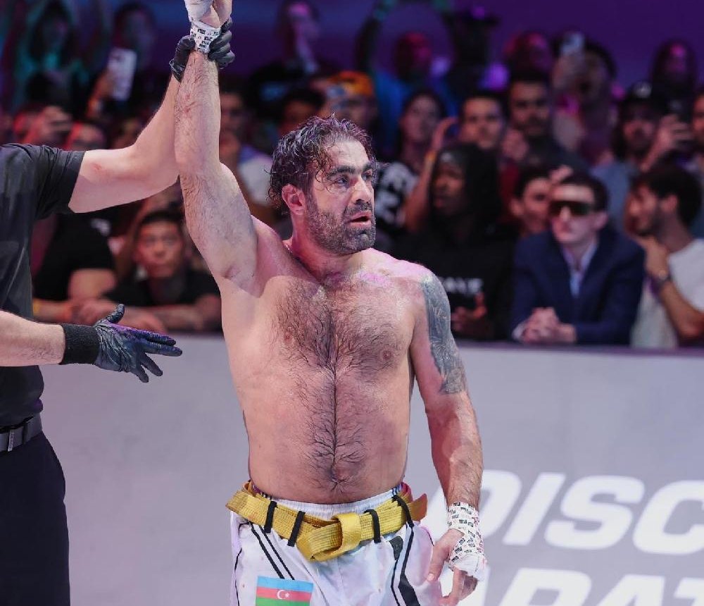 Rafael Ağayev ABŞ idmançısına qalib gəldi - “Karate Combat”