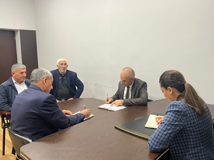 Səbinə Xasayeva Yeni Yasamalda bir qrup vətəndaşı qəbul edib