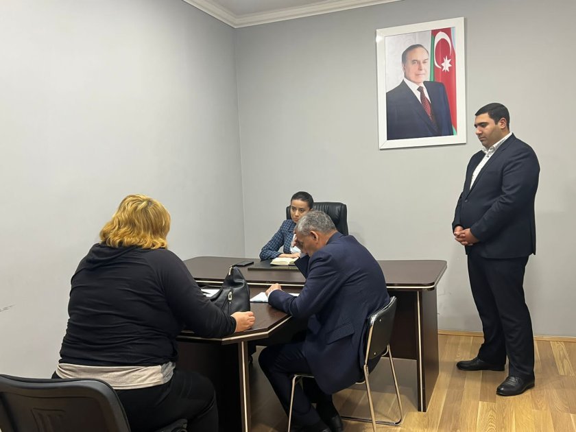 Səbinə Xasayeva Yeni Yasamalda bir qrup vətəndaşı qəbul edib