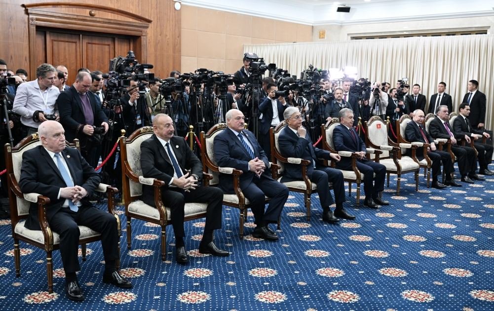 Prezident İlham Əliyev Bişkekdə Prezident Şavkat Mirziyoyevin təltifolunma mərasimində iştirak edib