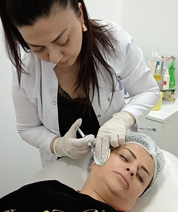 Kosmetoloq Aypak Ağamalıyeva: "Aşırı kosmetoloji prosedurların əleyhinəyəm"