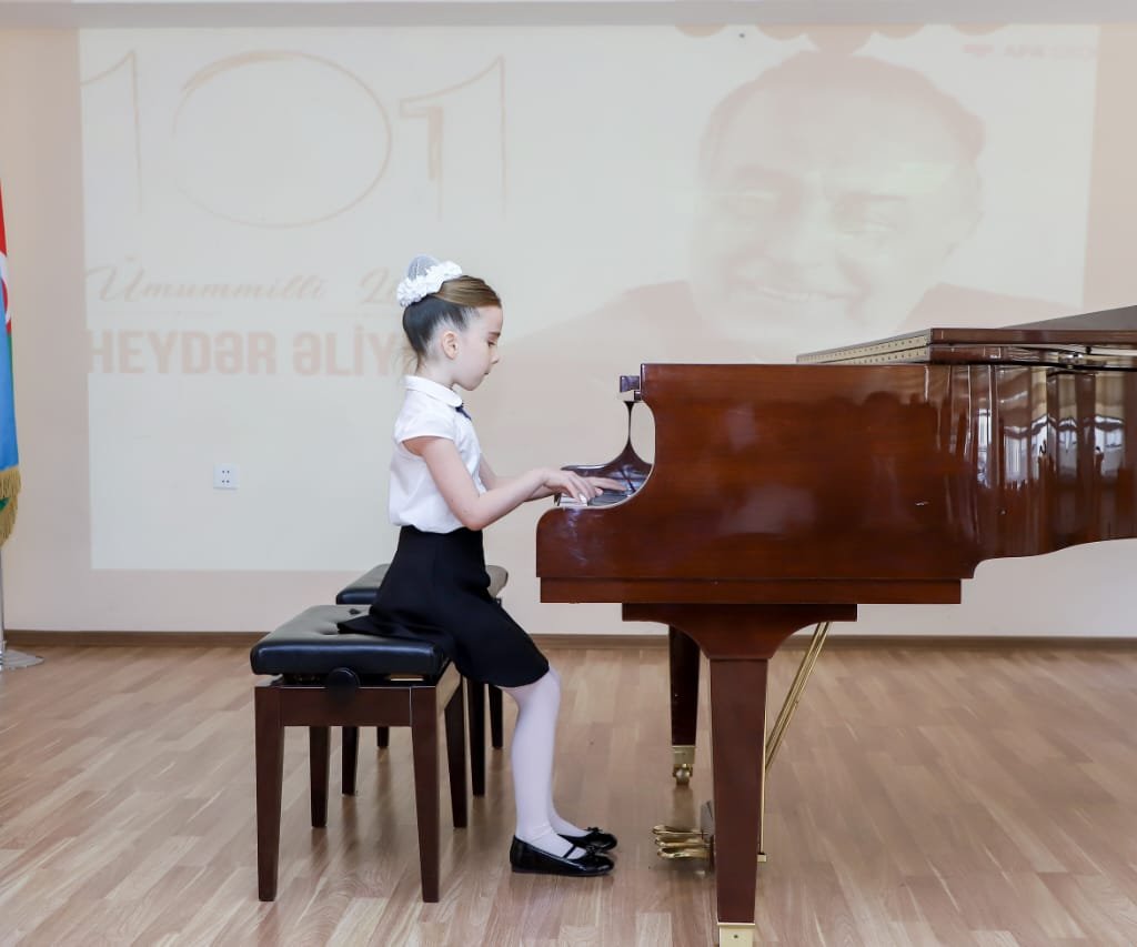 Bakı Xoreoqrafiya Akademiyasında Ümummilli lider Heydər Əliyevin ildönümünə həsr olunmuş konsert proqramı keçirilib