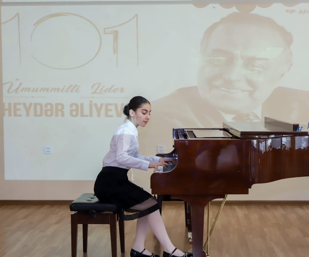 Bakı Xoreoqrafiya Akademiyasında Ümummilli lider Heydər Əliyevin ildönümünə həsr olunmuş konsert proqramı keçirilib