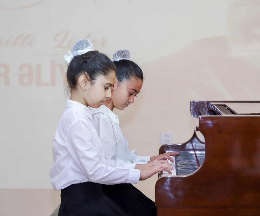Bakı Xoreoqrafiya Akademiyasında Ümummilli lider Heydər Əliyevin ildönümünə həsr olunmuş konsert proqramı keçirilib