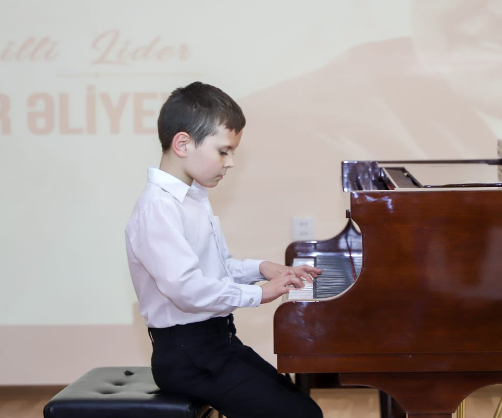 Bakı Xoreoqrafiya Akademiyasında Ümummilli lider Heydər Əliyevin ildönümünə həsr olunmuş konsert proqramı keçirilib