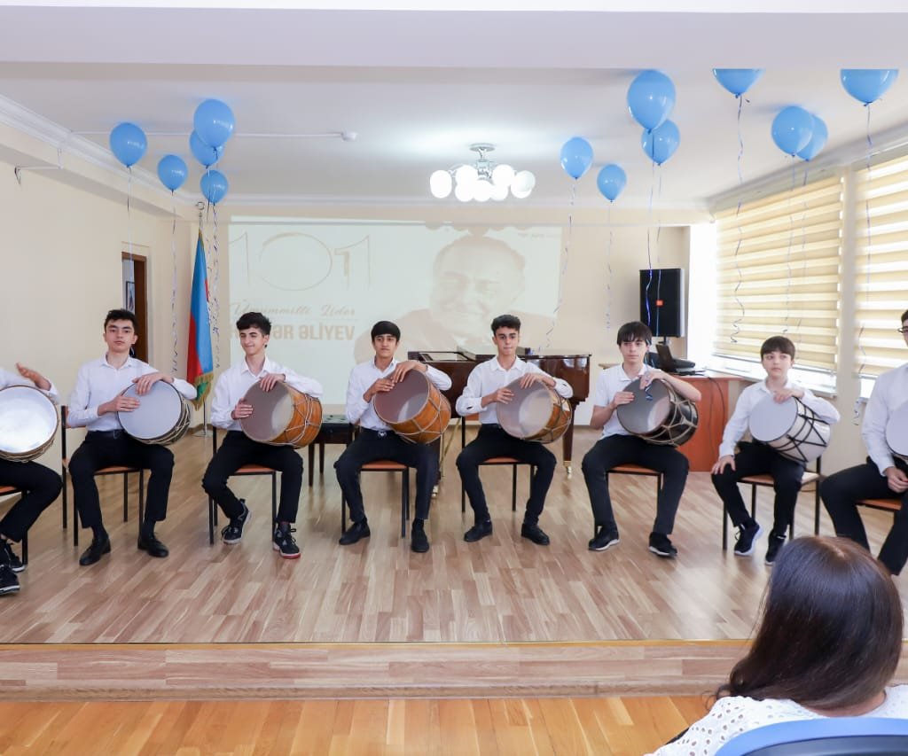 Bakı Xoreoqrafiya Akademiyasında Ümummilli lider Heydər Əliyevin ildönümünə həsr olunmuş konsert proqramı keçirilib
