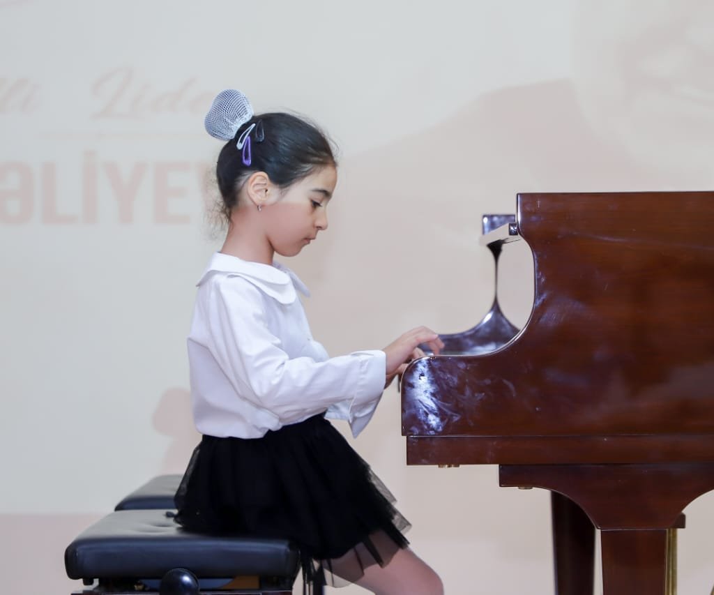 Bakı Xoreoqrafiya Akademiyasında Ümummilli lider Heydər Əliyevin ildönümünə həsr olunmuş konsert proqramı keçirilib