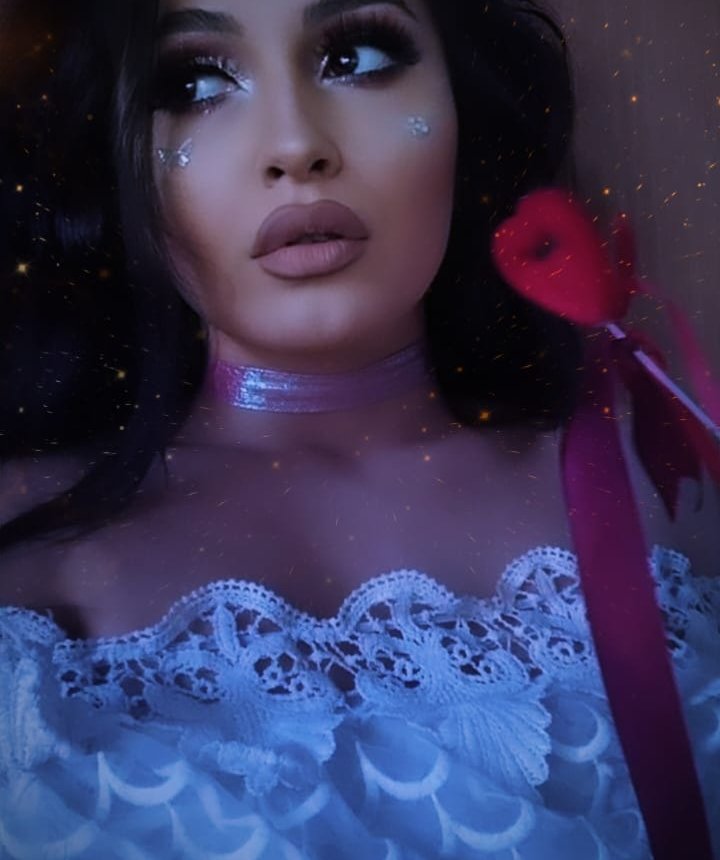 Modelyer-rəssam Turana Masimova: "İşimi çox sevdiyim üçün yorulmuram"