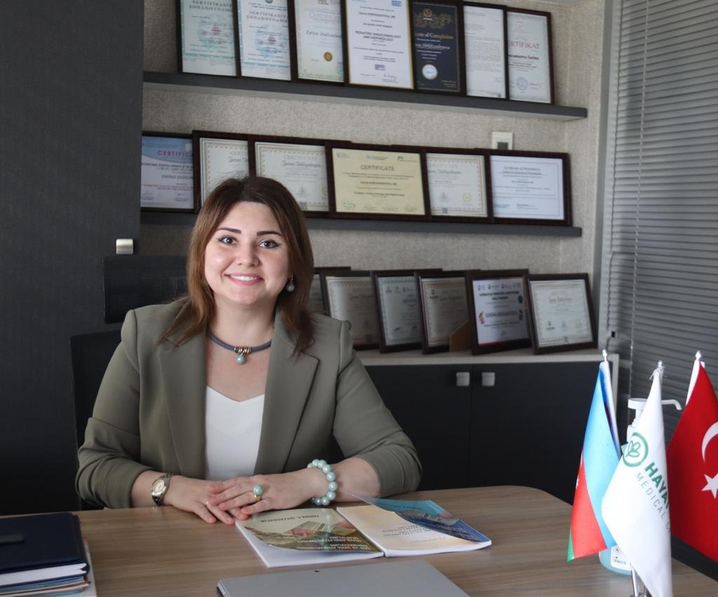 Pediatr Zarina Şixzadayeva körpələr üçün zərbəyə davamlı dəbilqə və zərbəyə davamlı kəpənəklərin zərərləri barədə danışdı