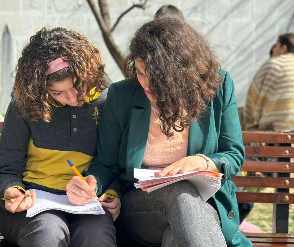 İngilis bölməsi üzrə fizika müəllimi - pedaqoq Emilya Ömərova: "Bu işə bu qədər bağlanacağım ağlıma gəlməzdi"
