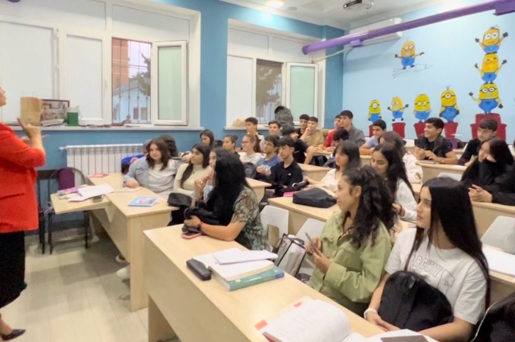 Riyaziyyat müəllimi, repetitor Pərvanə Yusifova: "Müəllim özü də müəllimin əsəridir"