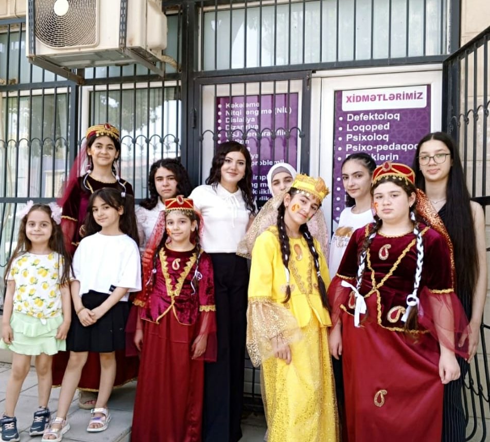 Təsviri incəsənət müəllimi Sara Əliyeva: "Sevgi ilə böyüyən hər bir uşağın gələcəyi, əlbəttə, gözəl və xoşbəxt olacaq"