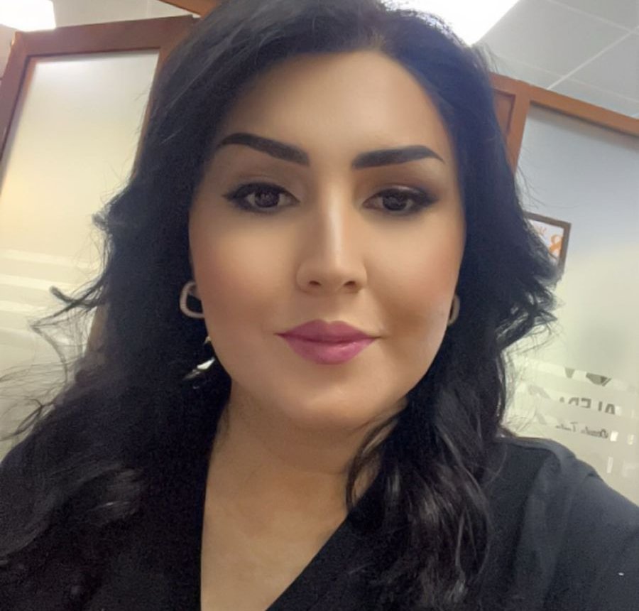 İnformatika müəllimi Zəhra Qəhrəmanova: "Öz sahəmdə axtarışda olmaq əsas iş prinsipimdir"