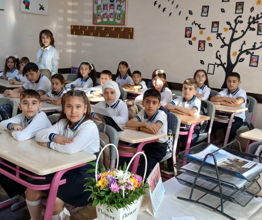 Pedaqoq Rəna Hümbətova: "Müəllim öz sagirdlərinə sevgi və qayğı ilə yanaşmalıdır"