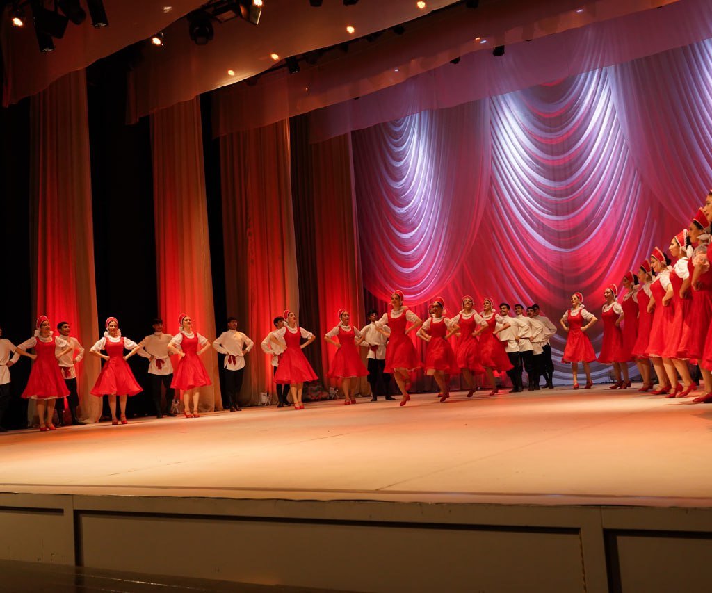 Beynəlxalq Rəqs Günü münasibətilə Azərbaycan Dövlət Akademik Musiqili Teatrında akademiyanın orta ixtisas təhsil pilləsinin buraxılış-hesabat konserti keçirilib