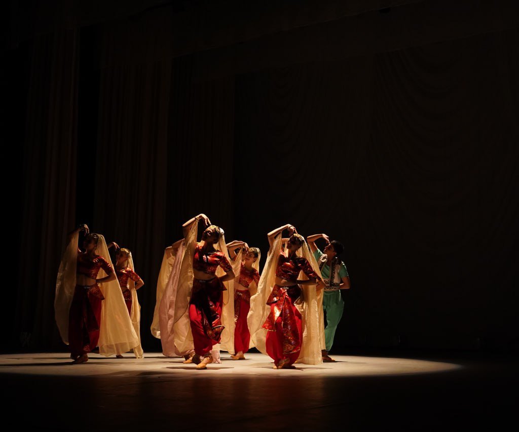 Beynəlxalq Rəqs Günü münasibətilə Azərbaycan Dövlət Akademik Musiqili Teatrında akademiyanın orta ixtisas təhsil pilləsinin buraxılış-hesabat konserti keçirilib