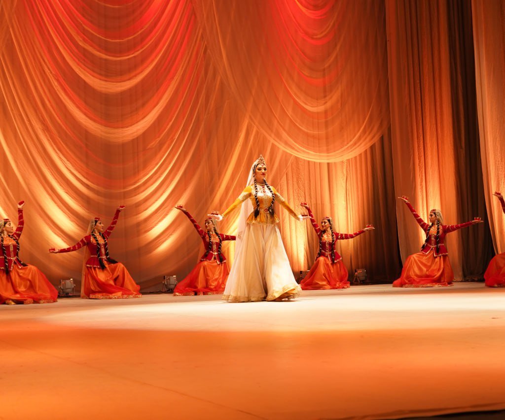 Beynəlxalq Rəqs Günü münasibətilə Azərbaycan Dövlət Akademik Musiqili Teatrında akademiyanın orta ixtisas təhsil pilləsinin buraxılış-hesabat konserti keçirilib