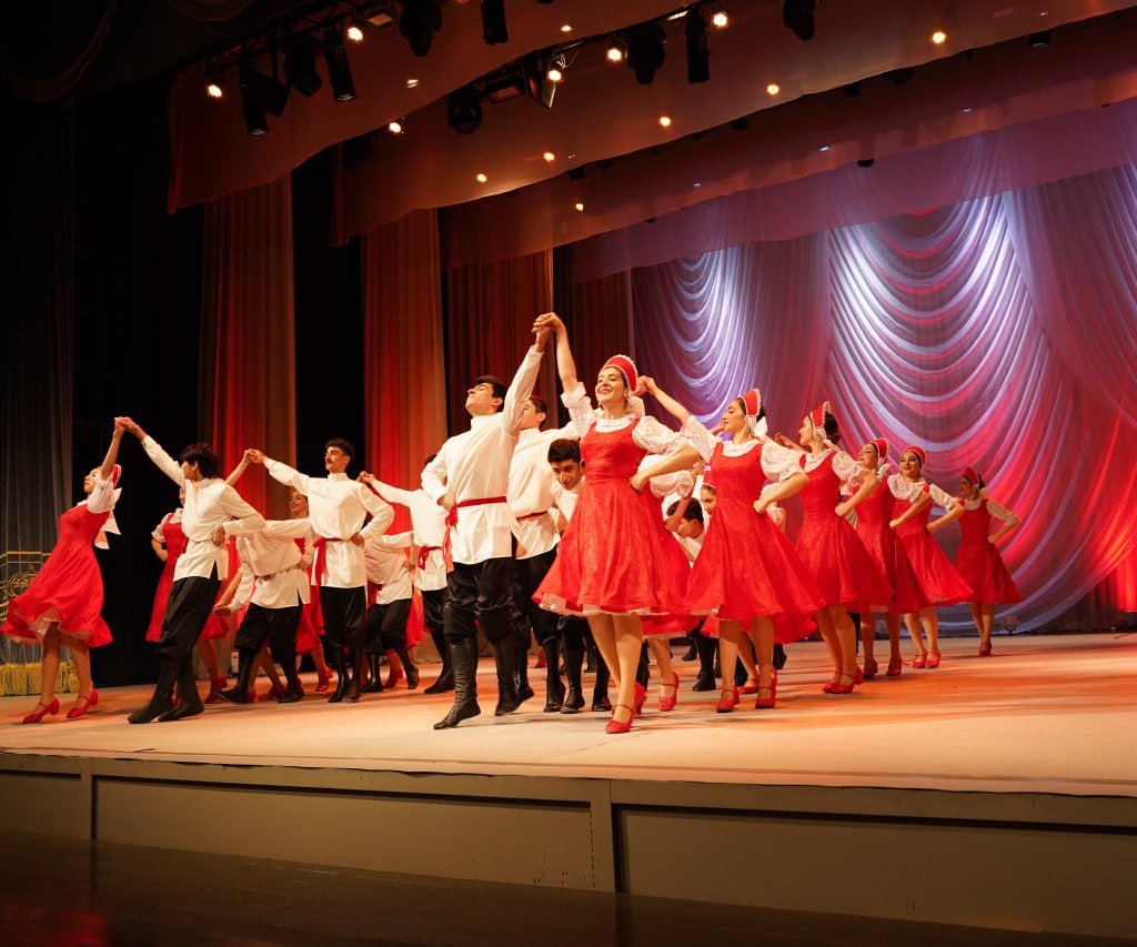 Beynəlxalq Rəqs Günü münasibətilə Azərbaycan Dövlət Akademik Musiqili Teatrında akademiyanın orta ixtisas təhsil pilləsinin buraxılış-hesabat konserti keçirilib