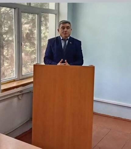 Ucar rayonunda tərbiyəçi-müəllim saxtakarlıq etmədiynə və korrupsiyaya yol vermədiyinə görə "şiddətli töhmət" alıb (Video fakt)