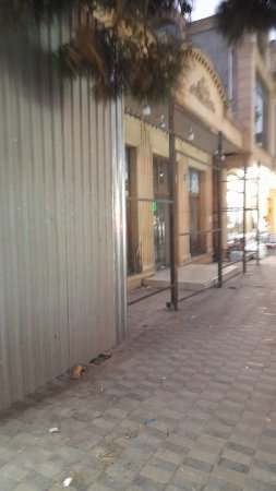 Xətai rayonu Qaçaq Nəbi küçəsində qanunsuz tikintiyə hansı məmur icazə verib?-Video