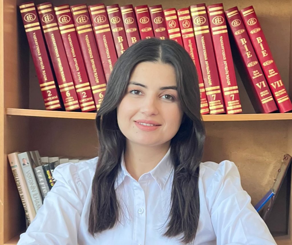 Maşınını xadimələrə yudurdan direktor işdən çıxarıldı,bəs müavini Arifə Məmmədova haqqında hansı tədbir görüldü?