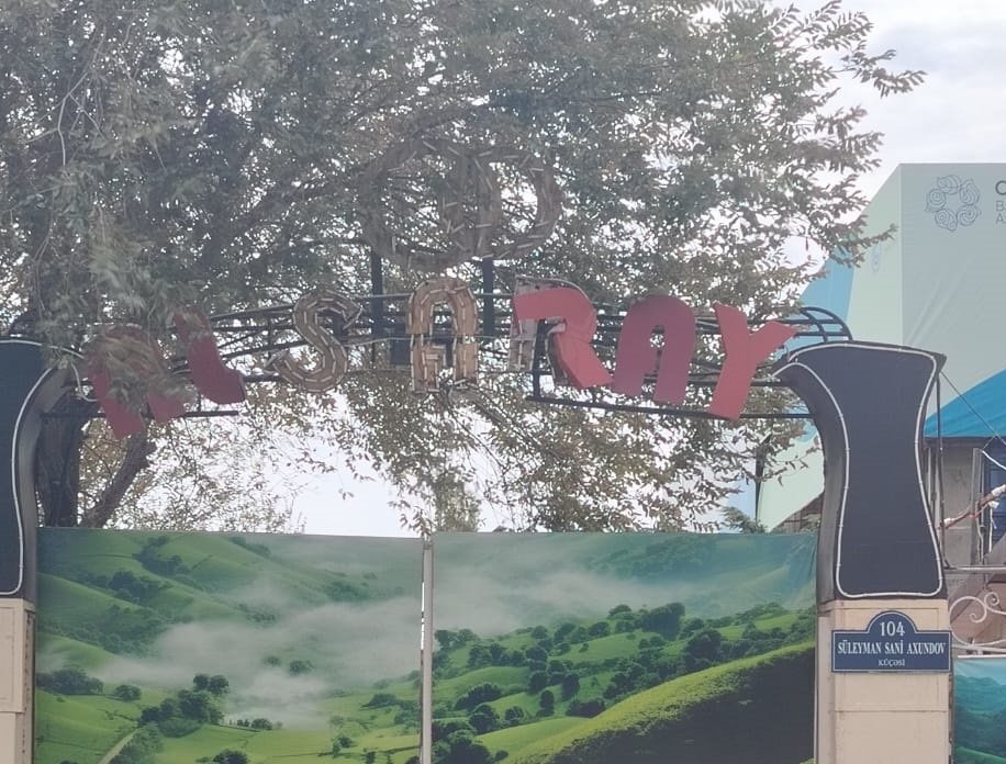 “AL SARAY” restoranın sahibi ağacları kəsdi, qanunsuz tikinti işləri aparır -