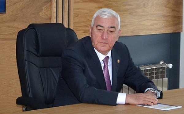Pirallahıda icra başçısı Vasif İmanovun sürücüsu Zaurun gizlin əməlləri…. -DE-FAKTO