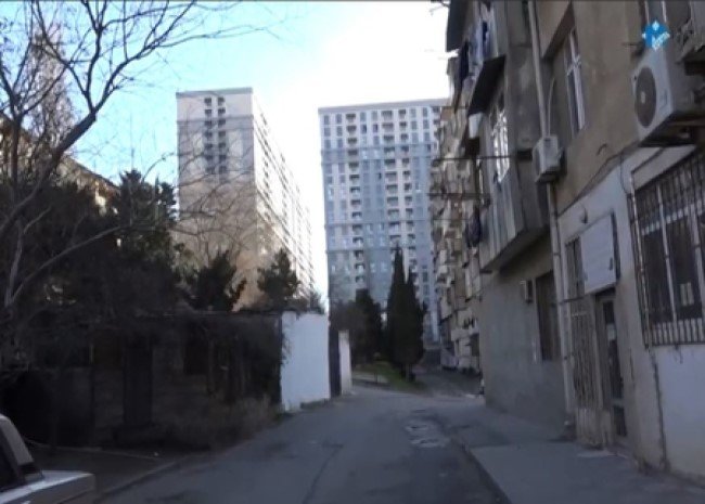 Xətai sakinləri mənzillərində yaşaya bilmir-Video