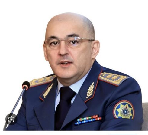 HAVA LİMANINDAKI GÖMRÜKÇÜLƏRİN ÖZ HAVASI VAR.