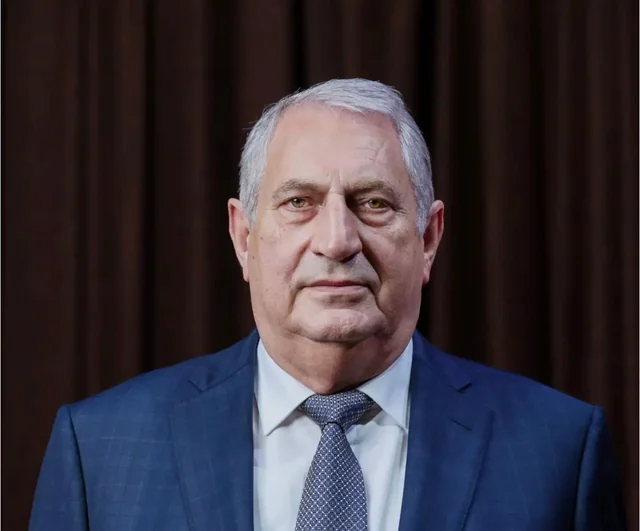 Məşhur kollecin direktorunun ailəsində ALİMENT QALMAQALI - Milyonluq mülklər, çarəsiz buraxılan azyaşlılar