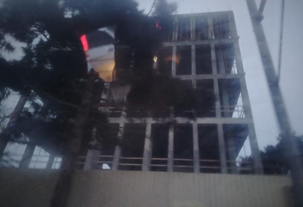 Xaraba qoyulan Yasamalın YİYƏSİ YOXDUR? - səkidə 5 mərtəbə BİNA TİKDİLƏR!