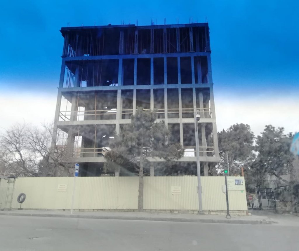 Xaraba qoyulan Yasamalın YİYƏSİ YOXDUR? - səkidə 5 mərtəbə BİNA TİKDİLƏR!